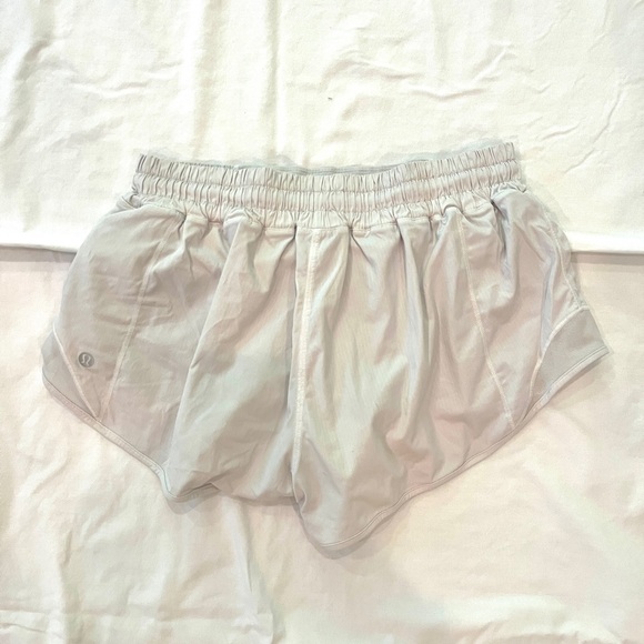 Lululemon Hotty Hot Low-Rise Lined Short 2.5" - Picture 3 of 4